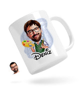 Personlig krus med kunstner mand tryk (1 person) - karikatur efter dine billeder - Just Karikatur